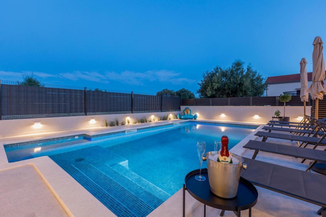 Luxury Villa Diana With Heated Pool And Jacuzzi Dograde Extérieur photo