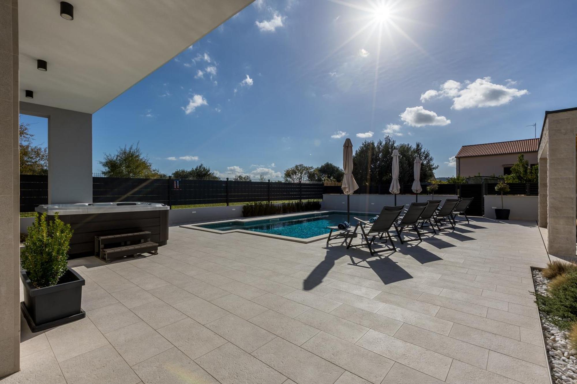 Luxury Villa Diana With Heated Pool And Jacuzzi Dograde Extérieur photo